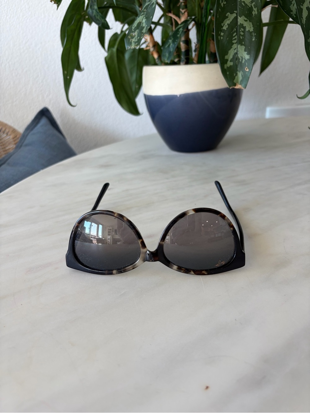 Marion - Tortoiseshell Round Women's Sunglasses - Black Lenses